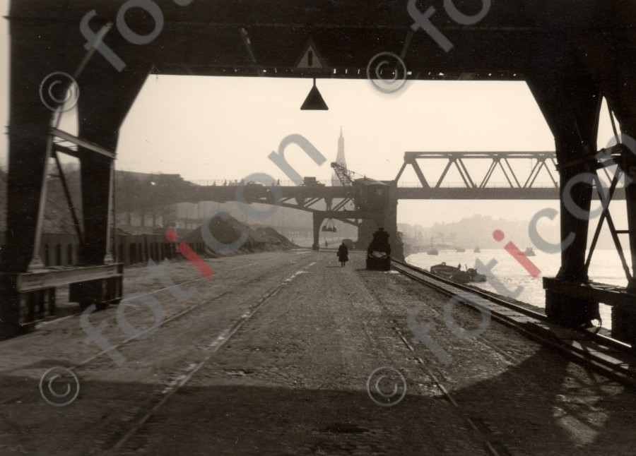 Ladekräne (foticon-duesseldorf-0024.jpg)